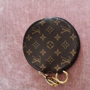 Louis vuitton round pouch coin holder